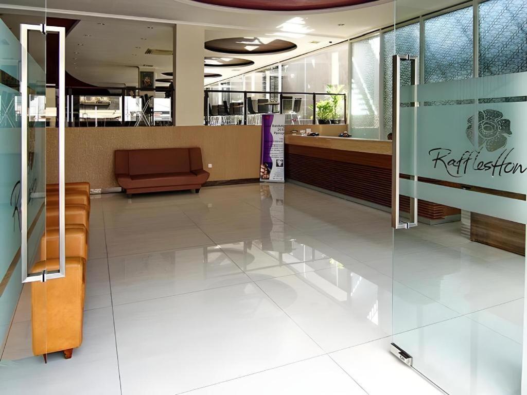 Raffleshom Hotel Bandung Exterior foto