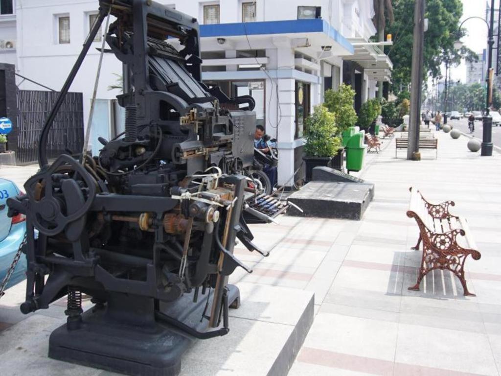 Raffleshom Hotel Bandung Exterior foto